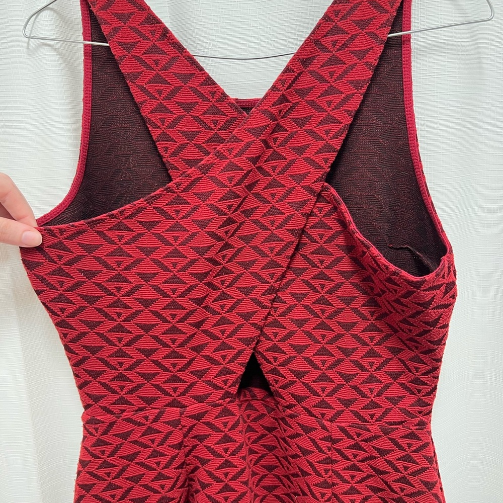 Chic Red Patterned Dress - Picture 4 of 4